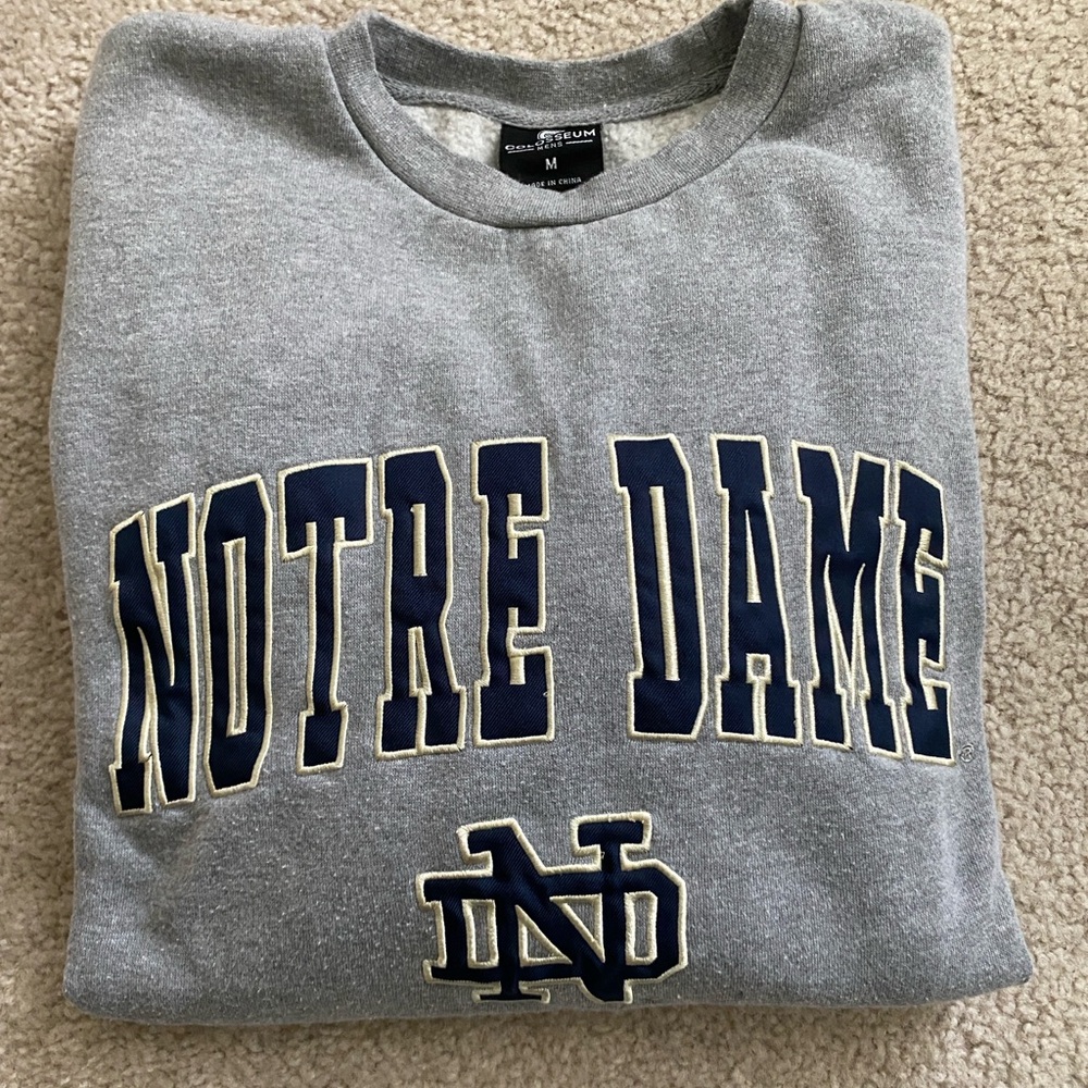 Notre Dame (University of Notre Dame) Fighting Irish sweatshirt, size M